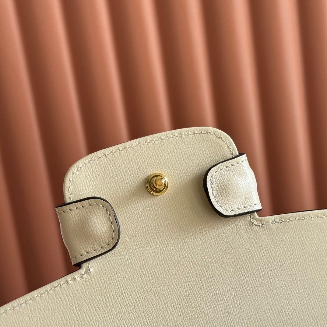 Gucci 25S Horsebit 1955 Medium Shoulder Bag 29 cm in Cream White Calfskin with Gold Hardware