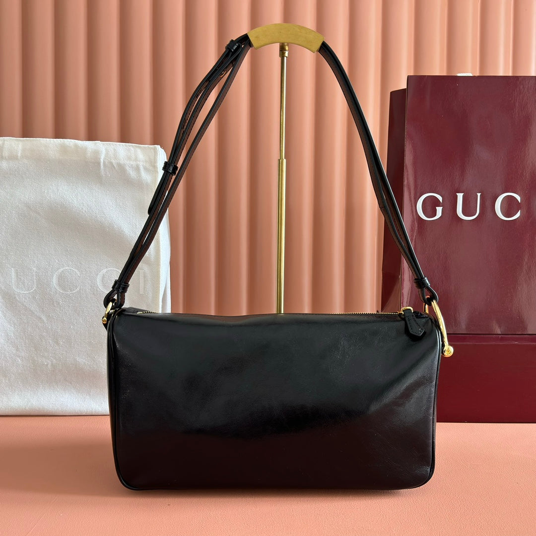 Gucci 26S Shoulder Bag 31 in Black Shiny Calfskin