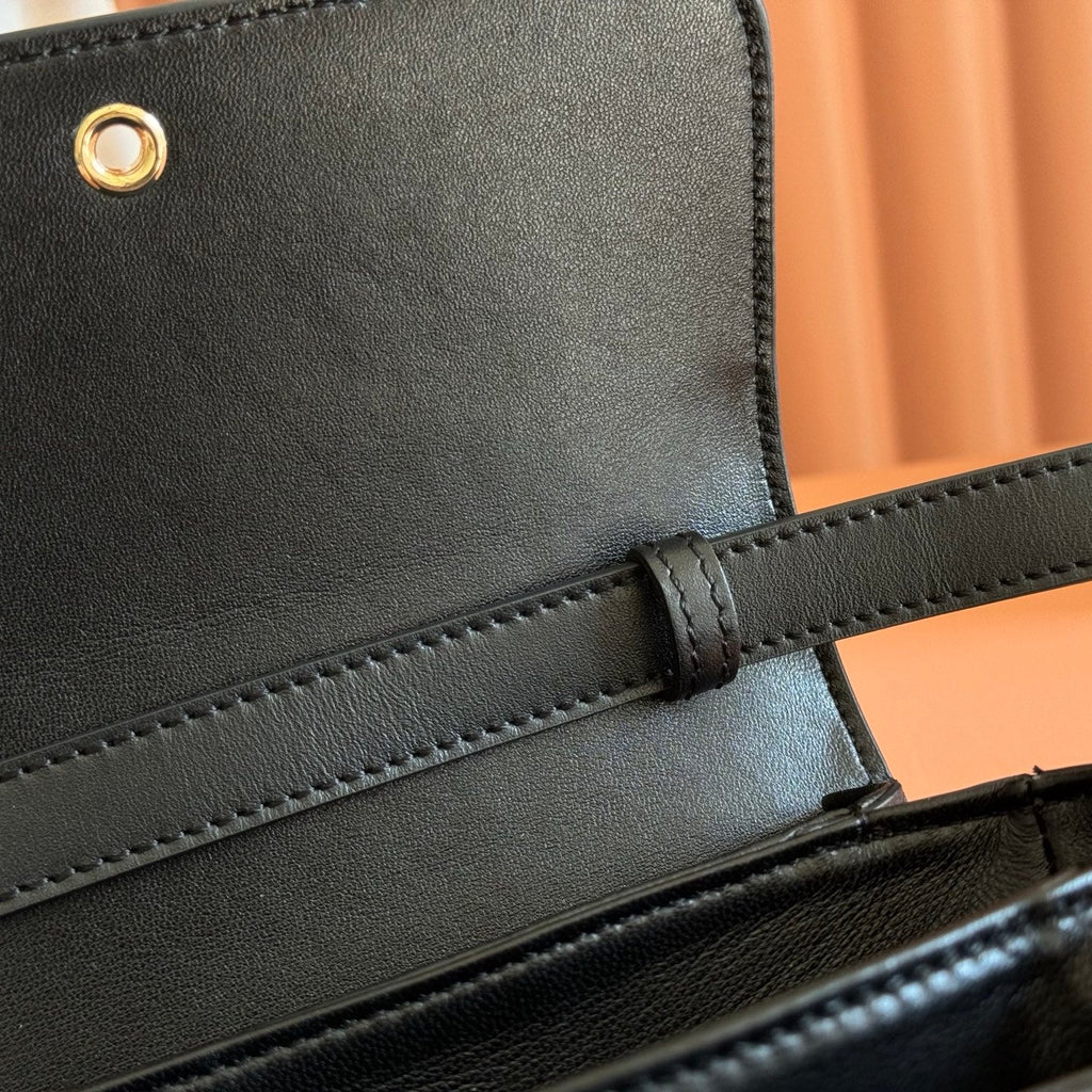 Gucci 26S Siena Top Handle Bag 19 in Black Calfskin