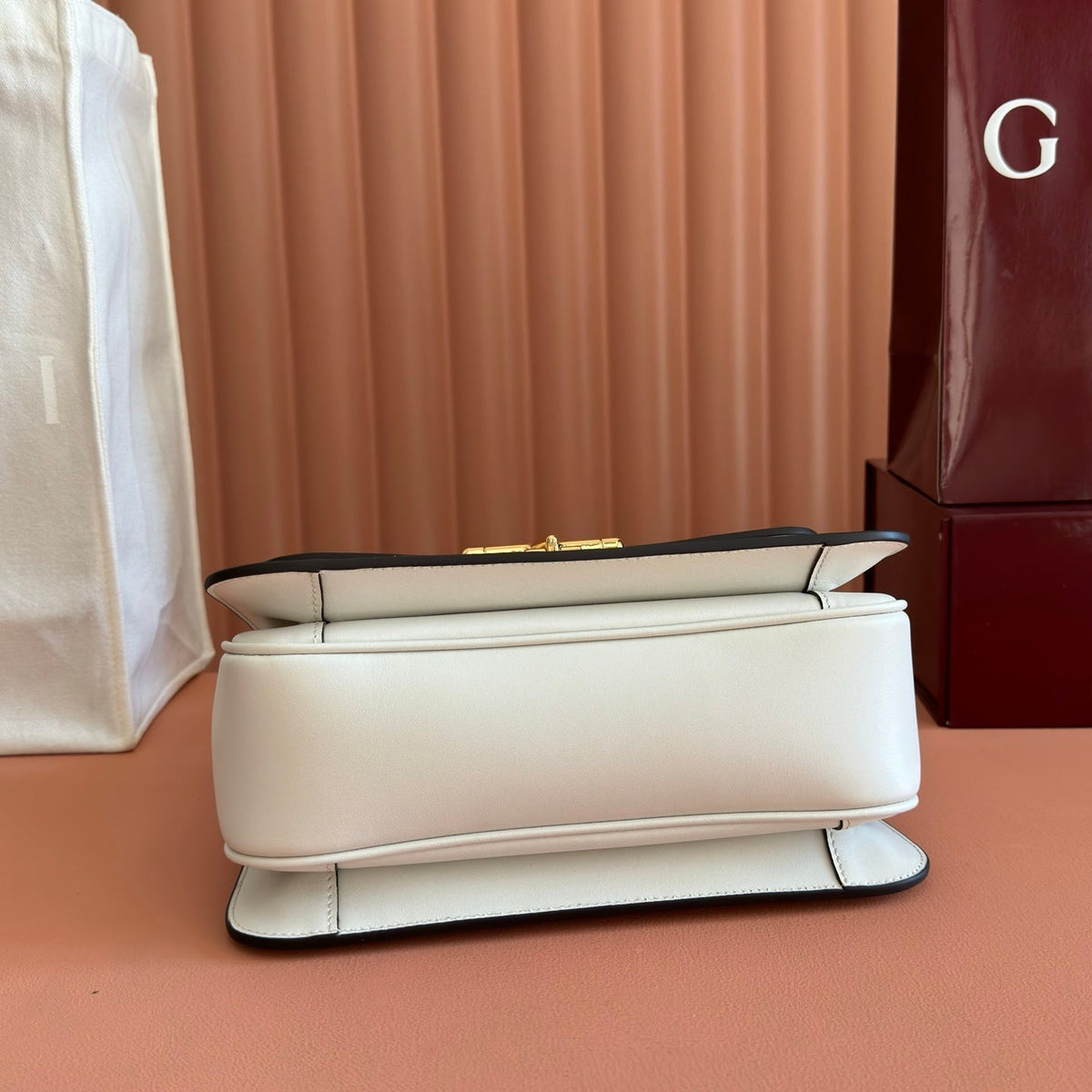 Gucci 26S Siena Top Handle Bag 25 in White Calfskin
