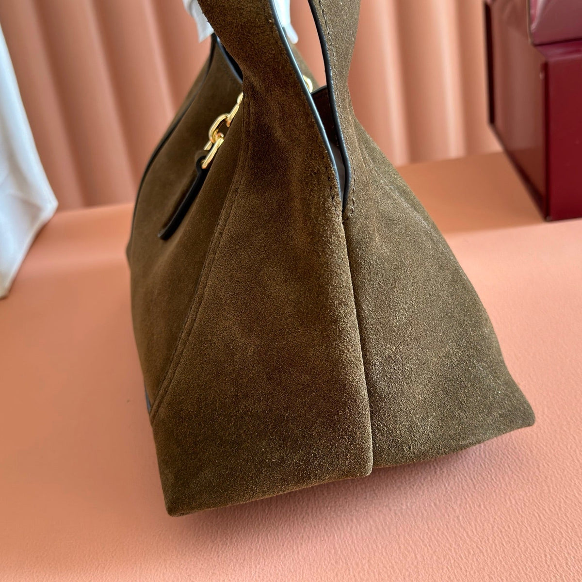 Gucci 26S Softbit Shoulder Bag 27 in Dark Brown Suede