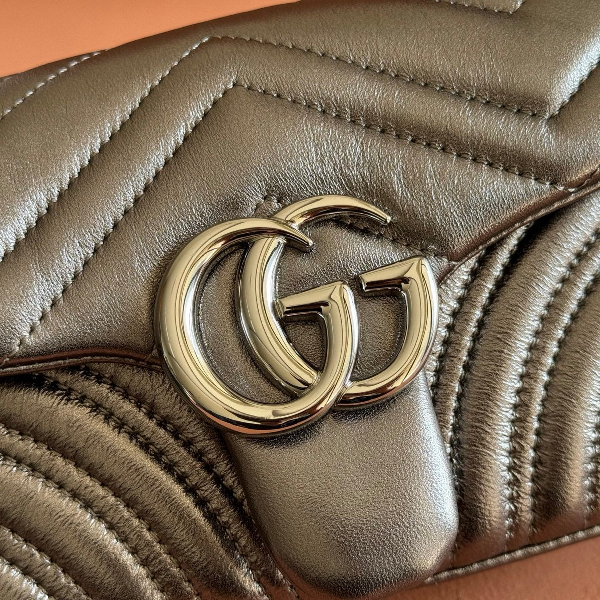 Gucci 26S Marmont Bag 22 in Warm Gray Brown Lambskin