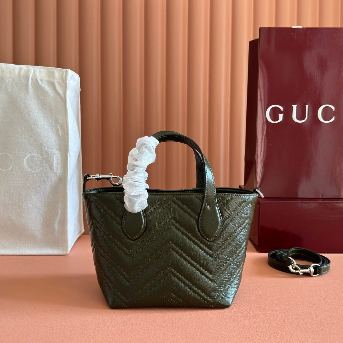Gucci 26S Marmont Tote Bag 17 in Moss Green Calfskin