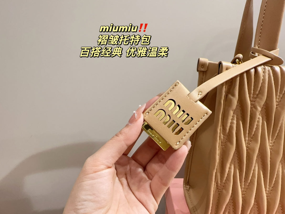 Hobo 24 Bag in Beige Cream Lambskin
