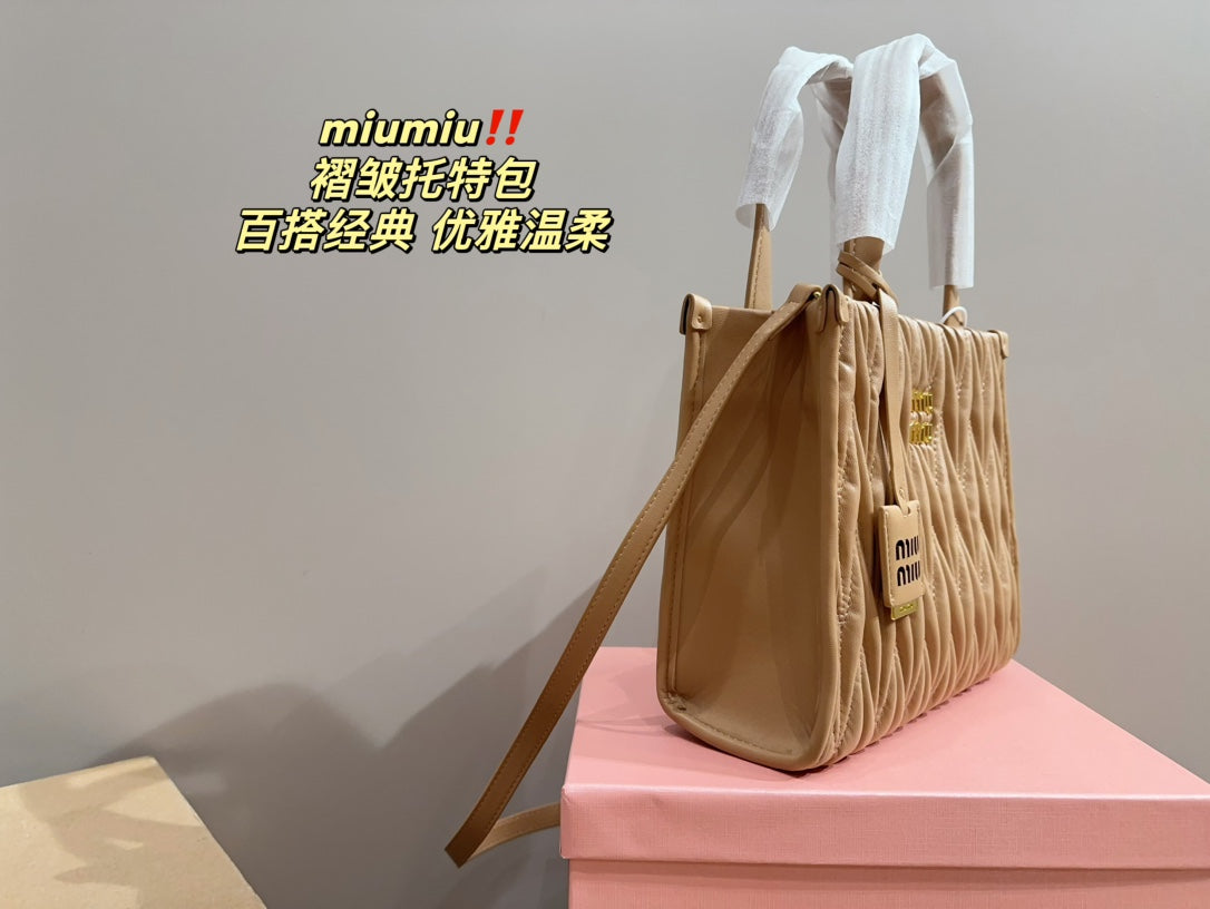 Hobo 24 Bag in Beige Cream Lambskin