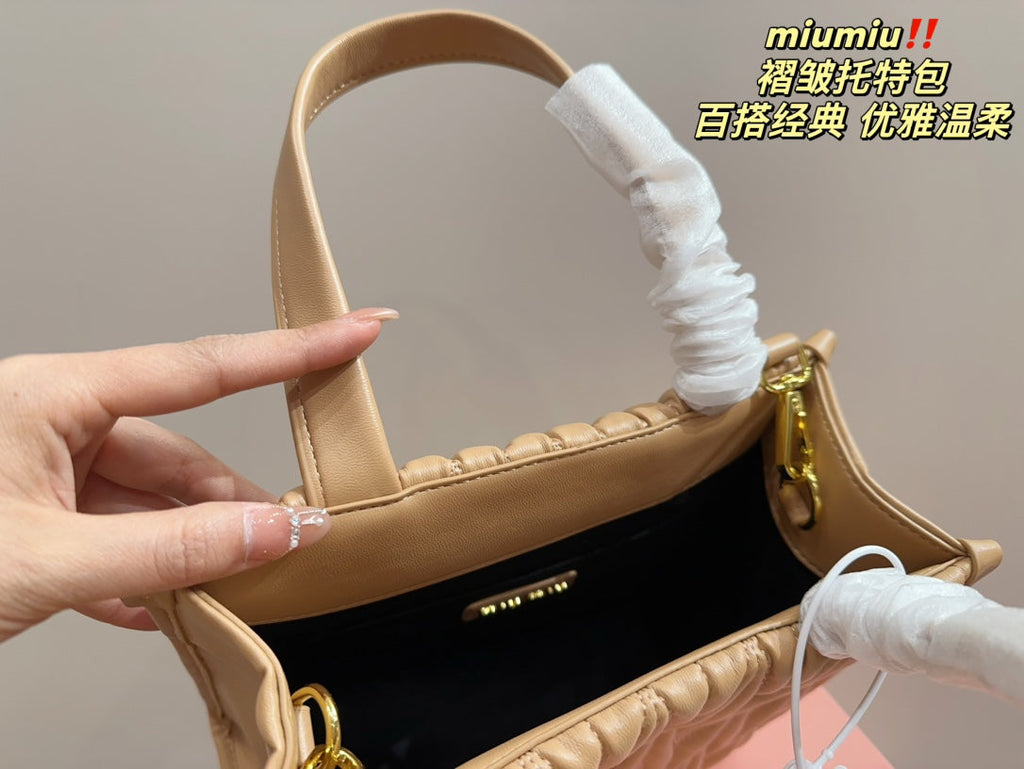 Hobo 24 Bag in Beige Cream Lambskin