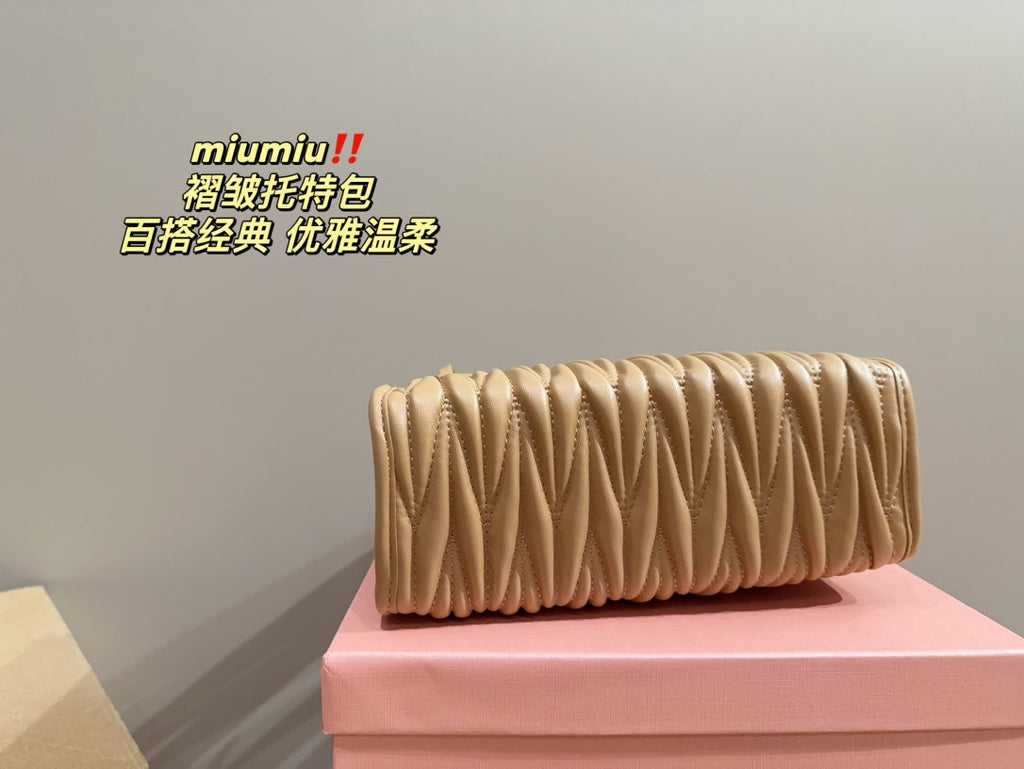 Hobo 24 Bag in Beige Cream Lambskin
