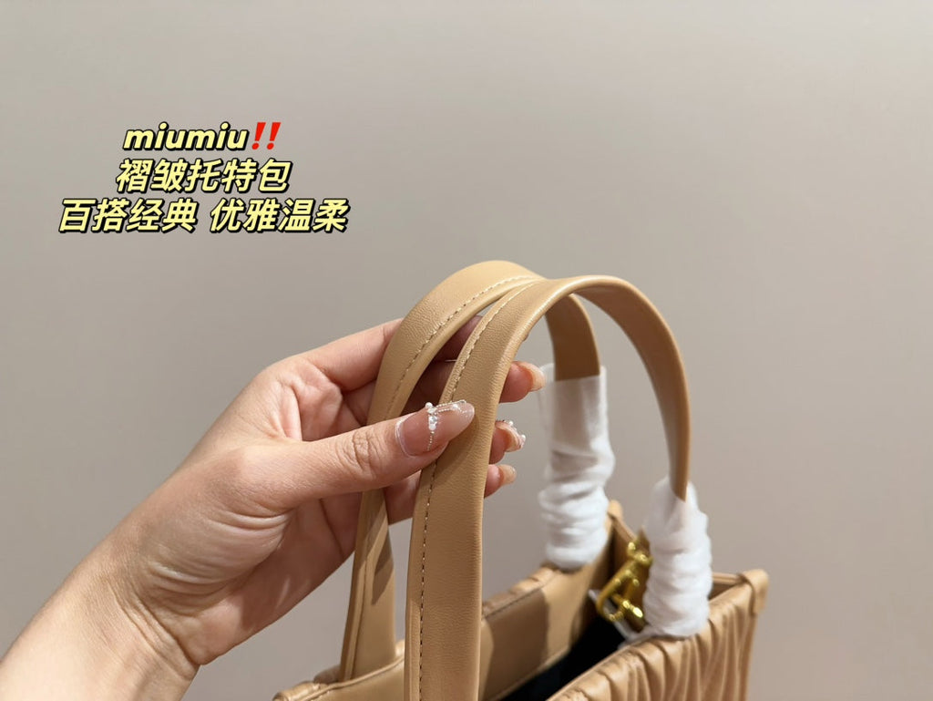 Hobo 24 Bag in Beige Cream Lambskin