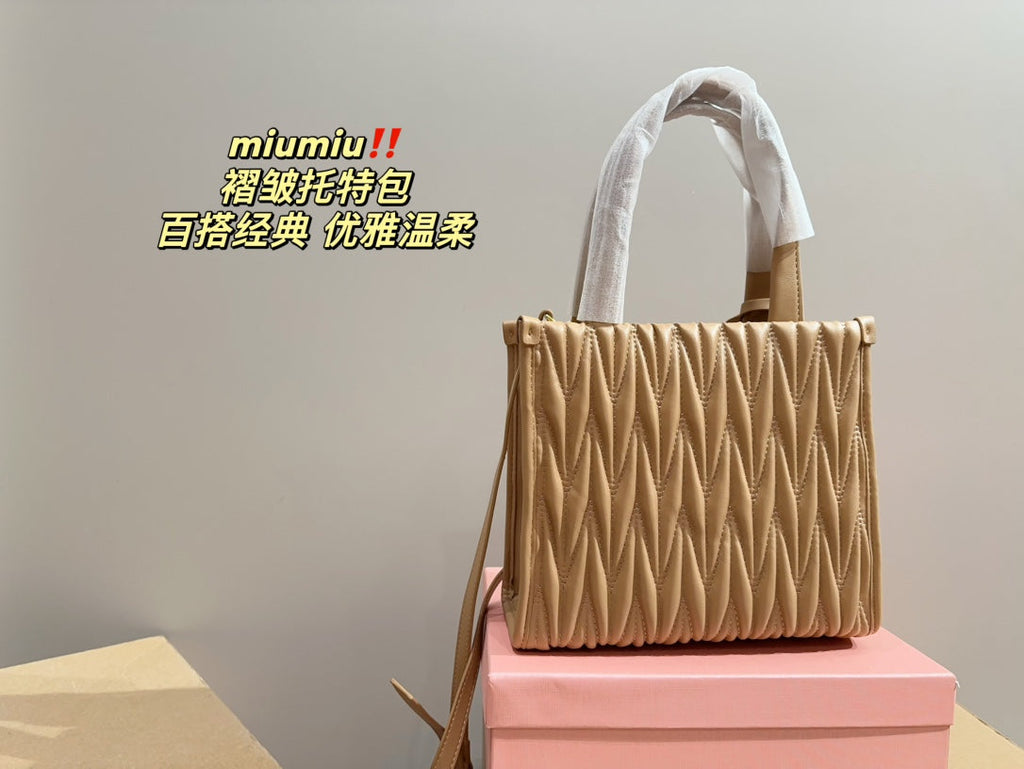 Hobo 24 Bag in Beige Cream Lambskin