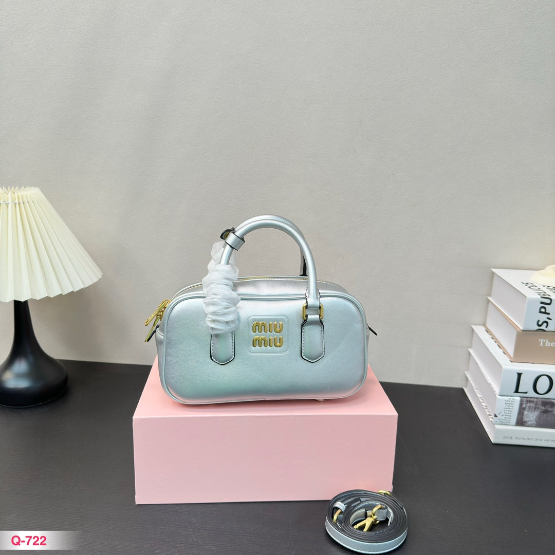 Arcadie 22 Bag in Silver Calfskin