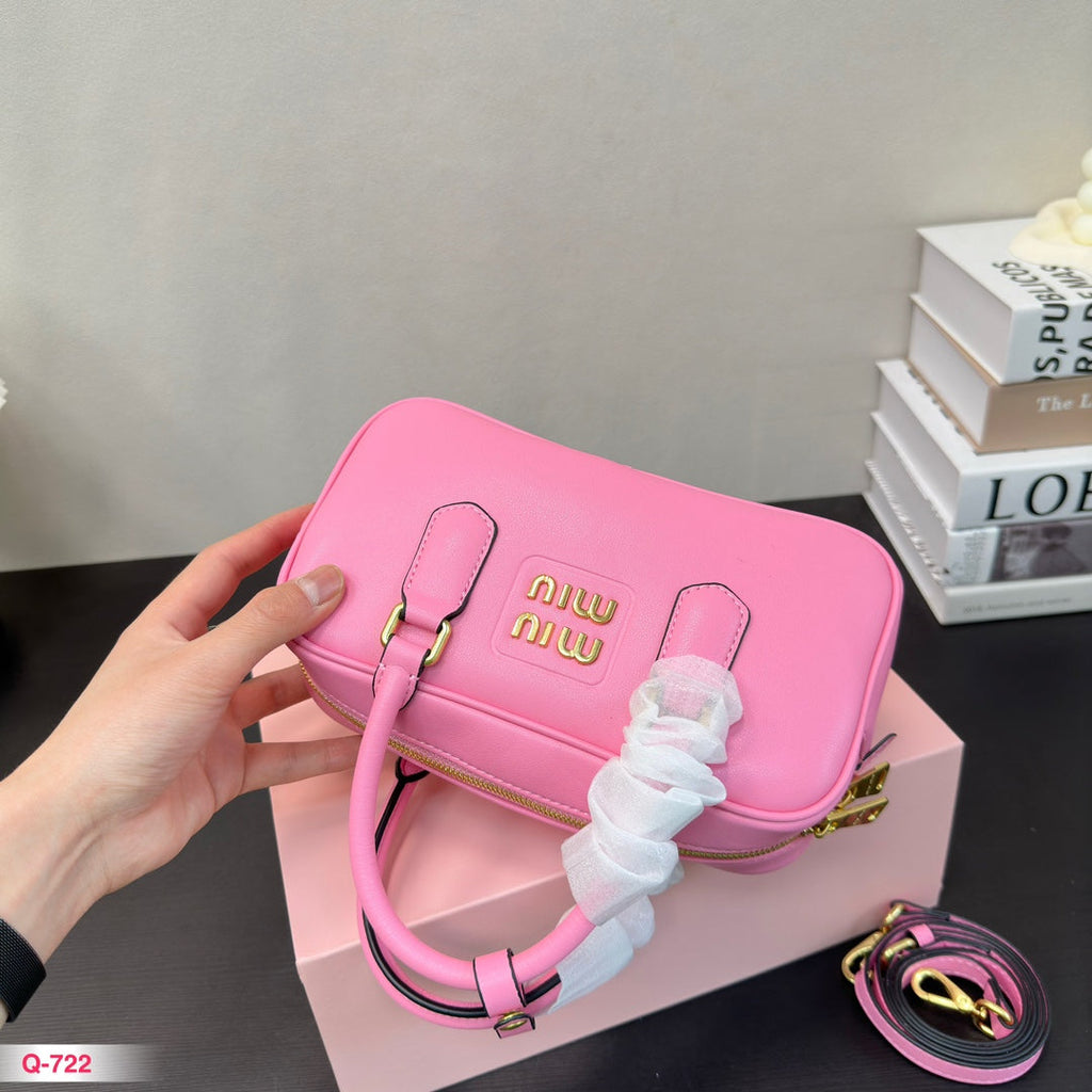 Arcadie 22 Bag in Light Pink Calfskin