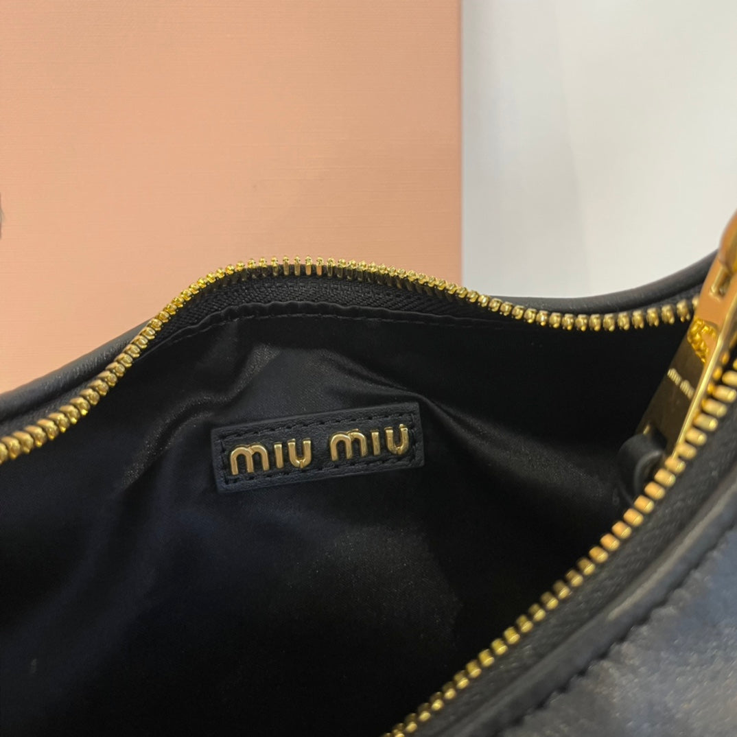Hobo 20 Bag in Black Calfskin