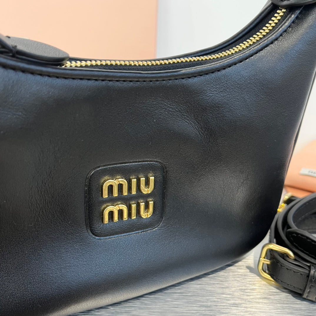 Hobo 20 Bag in Black Calfskin