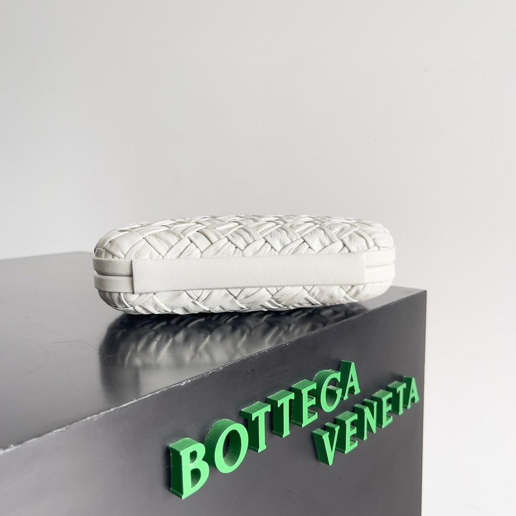 Bottega Veneta Classic Knot 20 in White Lambskin Bag