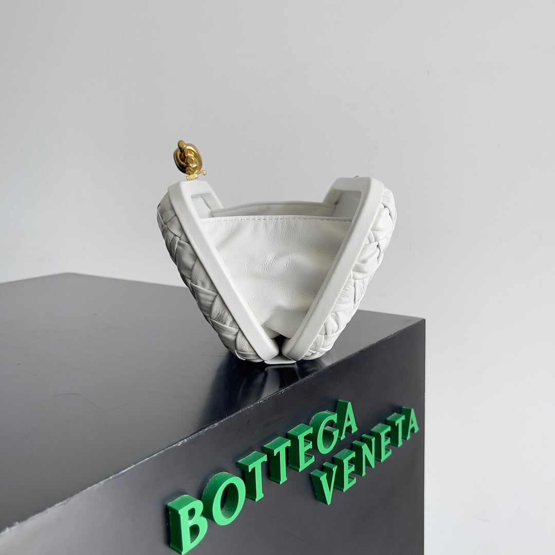 Bottega Veneta Classic Knot 20 in White Lambskin Bag