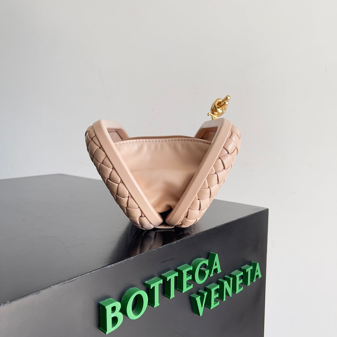Bottega Veneta Classic Knot 20 in Lotus Lambskin Bag
