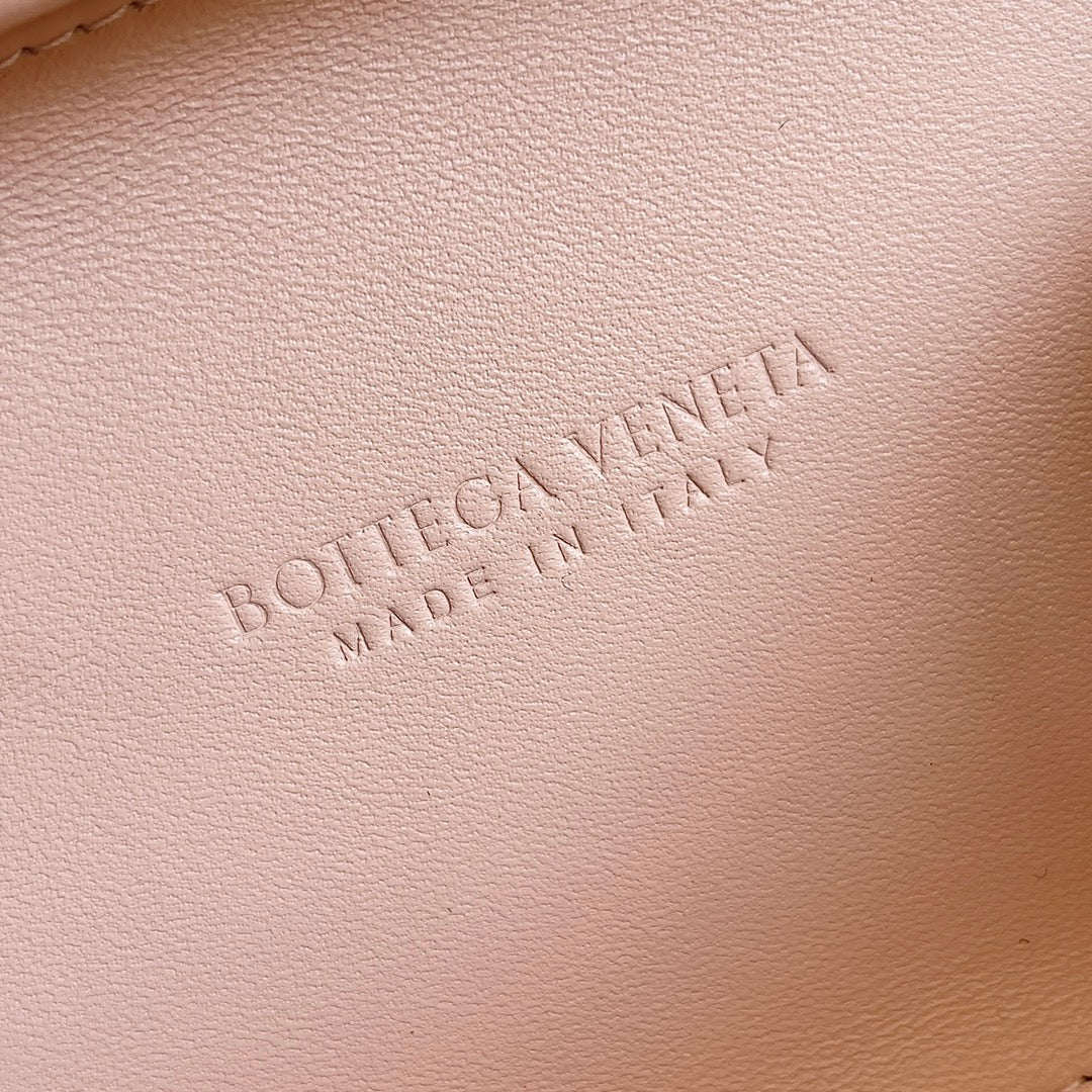 Bottega Veneta Classic Knot 20 in Lotus Lambskin Bag