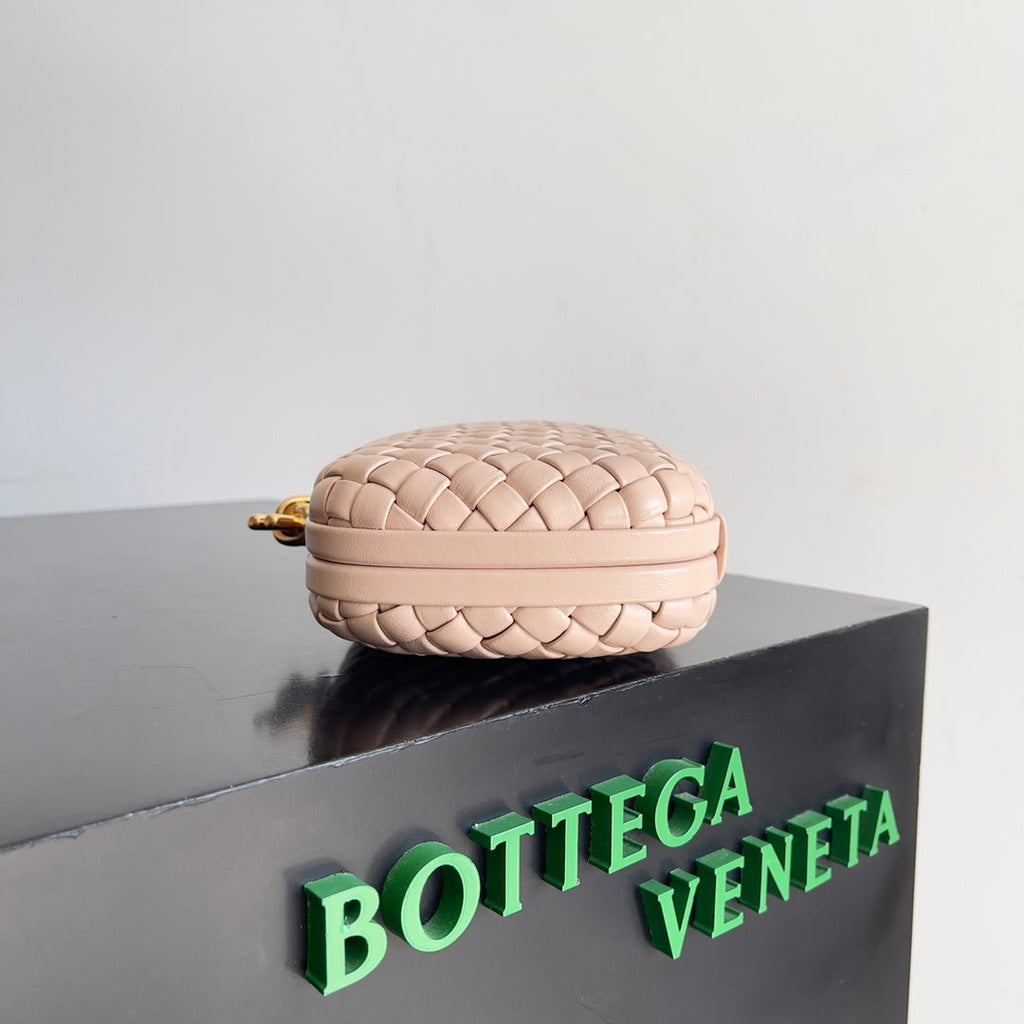 Bottega Veneta Classic Knot 20 in Lotus Lambskin Bag