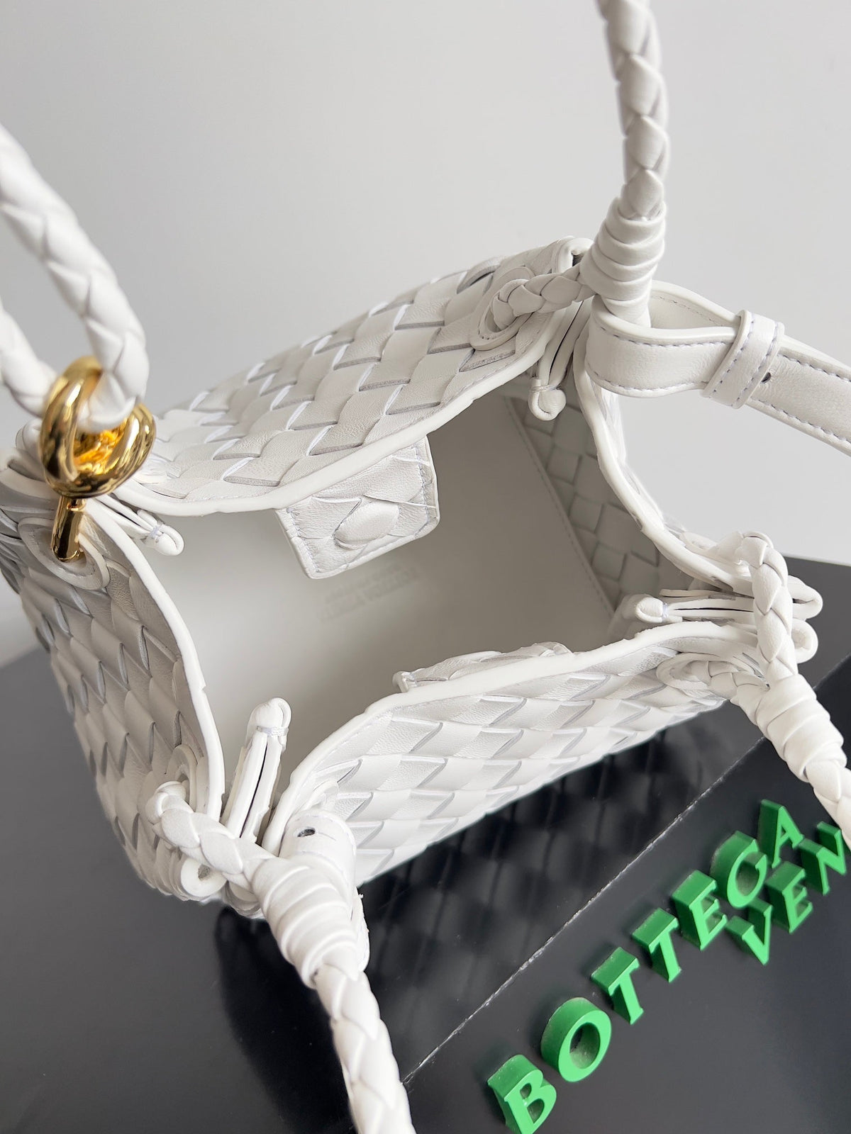 Bottega Veneta Bv Small Parachute 21 White Lambskin Ghw Bag