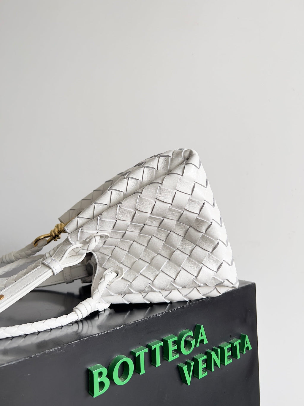 Bottega Veneta Bv Small Parachute 21 White Lambskin Ghw Bag