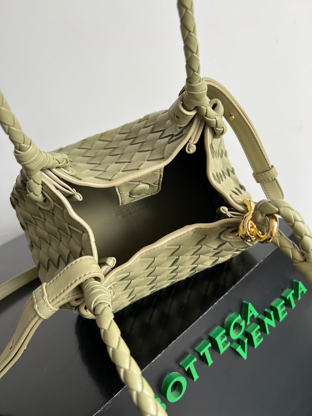 Bottega Veneta Bv Small Parachute 21 Light Olive Lambskin Ghw Bag
