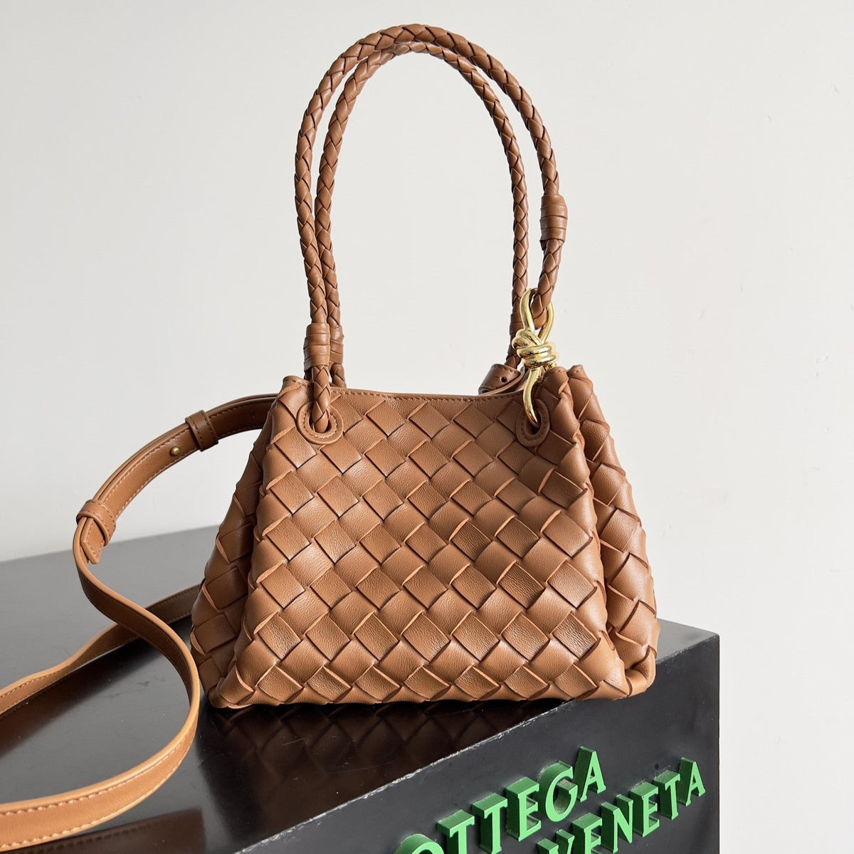 Bottega Veneta Bv Small Parachute 21 Tan Lambskin Ghw Bag