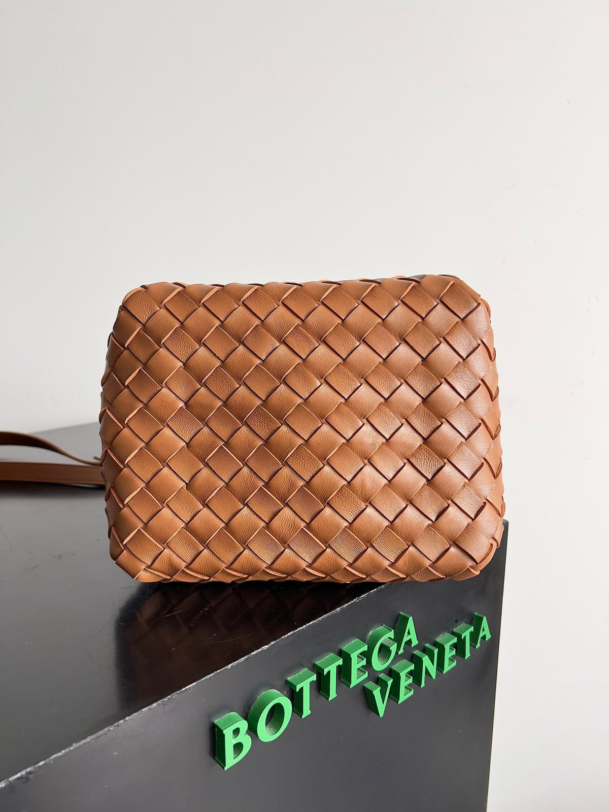 Bottega Veneta Bv Small Parachute 21 Tan Lambskin Ghw Bag