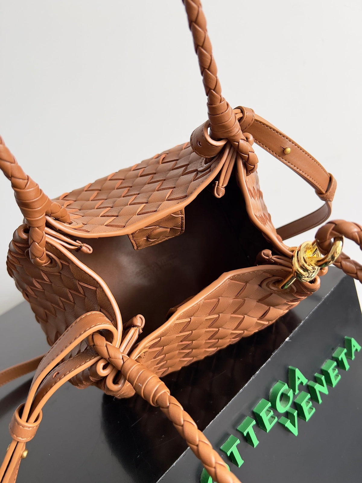 Bottega Veneta Bv Small Parachute 21 Tan Lambskin Ghw Bag