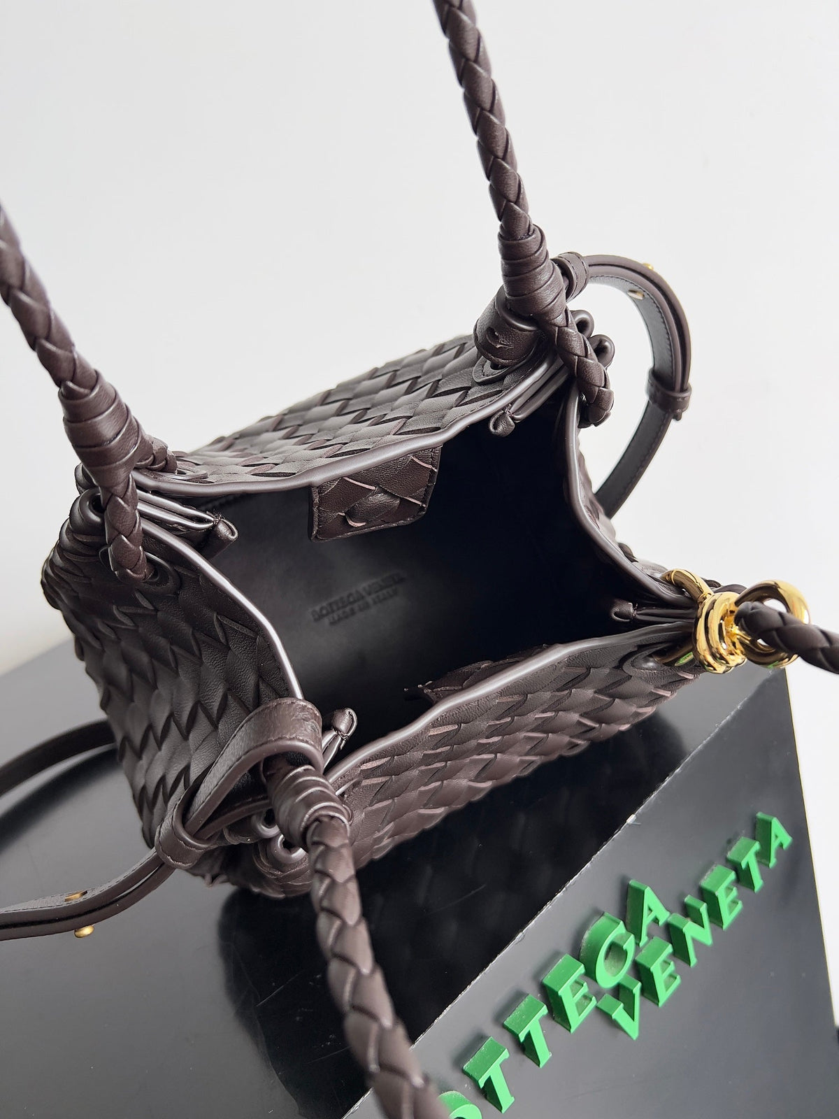 Bottega Veneta Bv Small Parachute 21 Chocolate Lambskin Ghw Bag