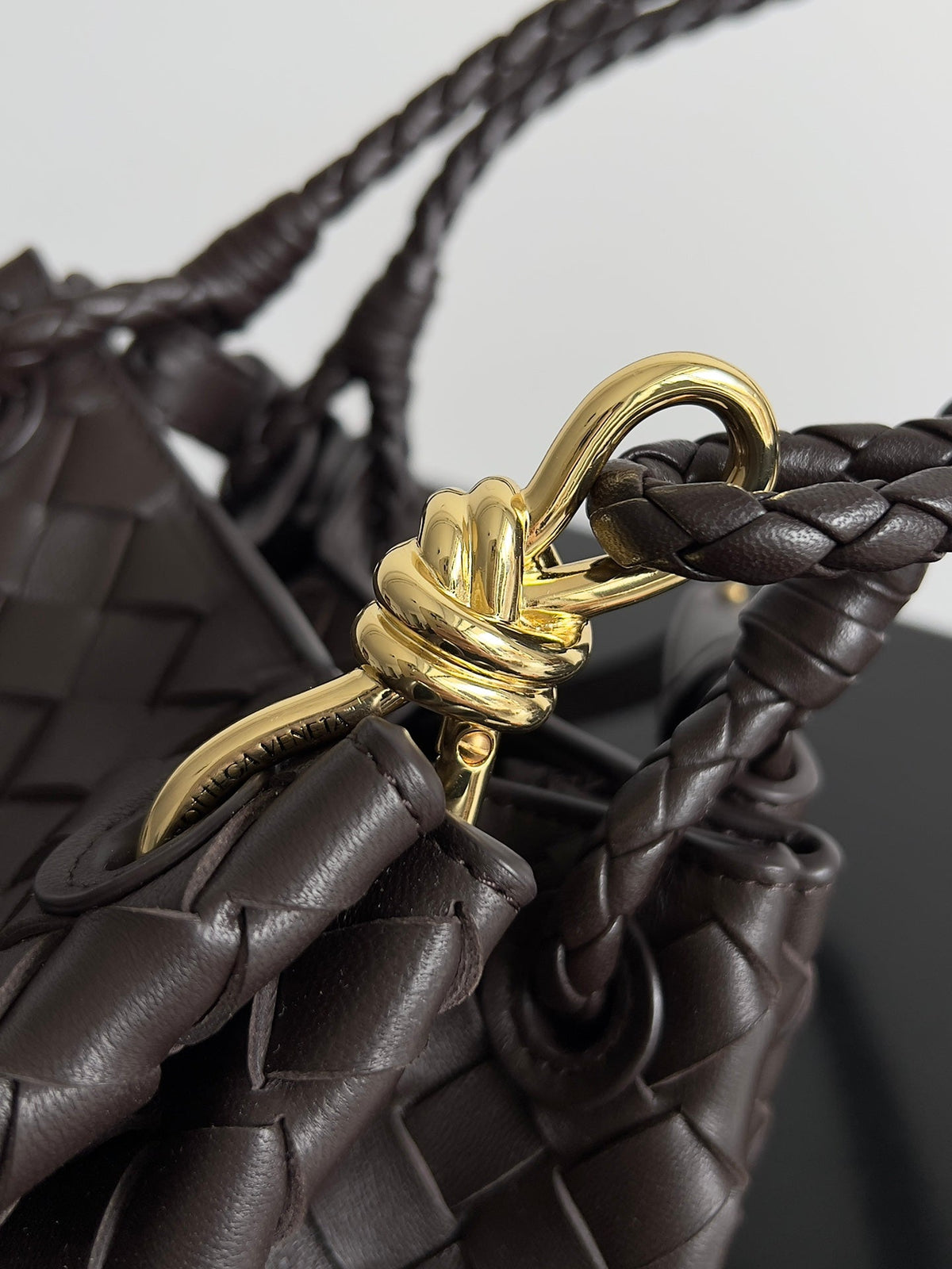 Bottega Veneta Bv Small Parachute 21 Chocolate Lambskin Ghw Bag