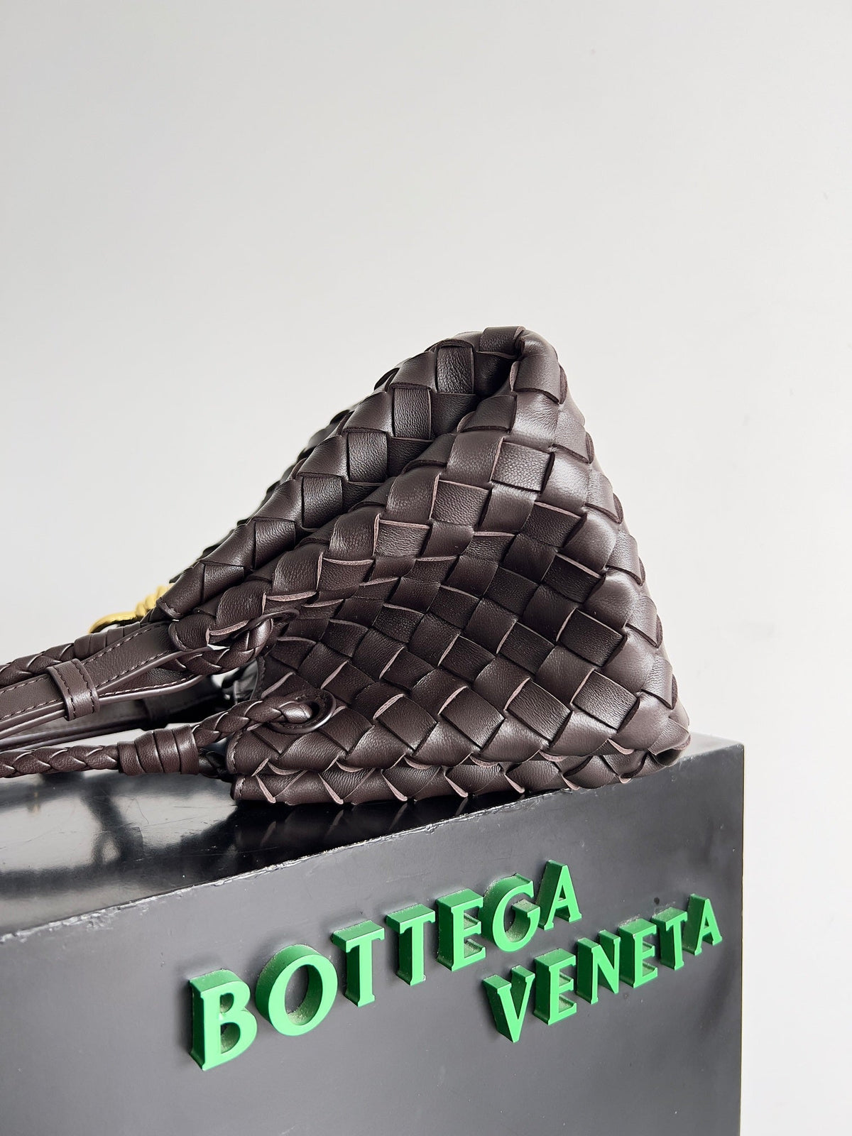 Bottega Veneta Bv Small Parachute 21 Chocolate Lambskin Ghw Bag