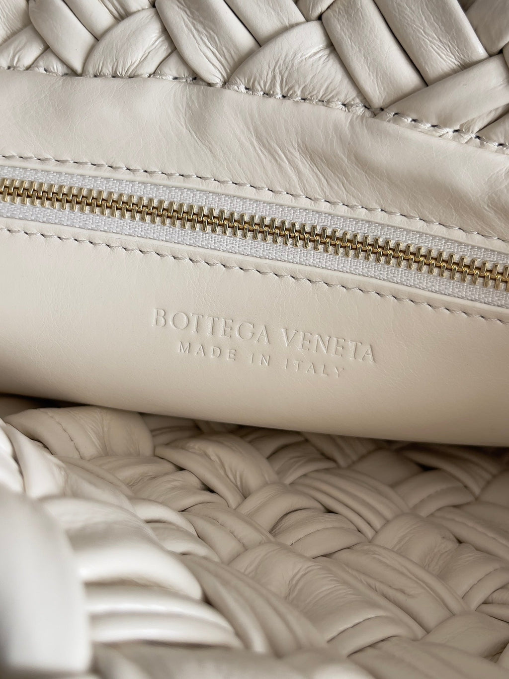 Bottega Veneta Kalimero Città 25 in Off White Calfskin Bag