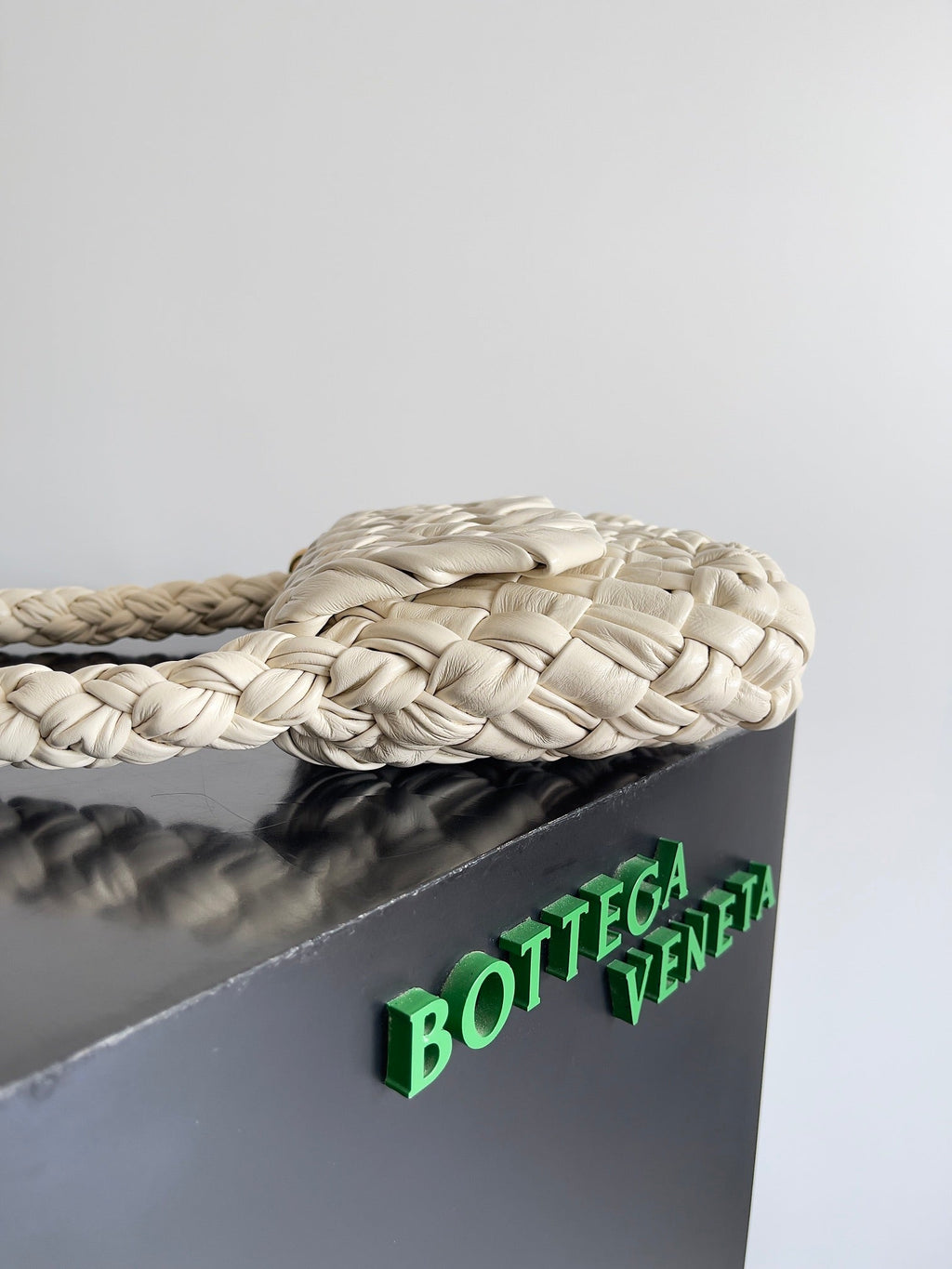 Bottega Veneta Kalimero Città 25 in Off White Calfskin Bag
