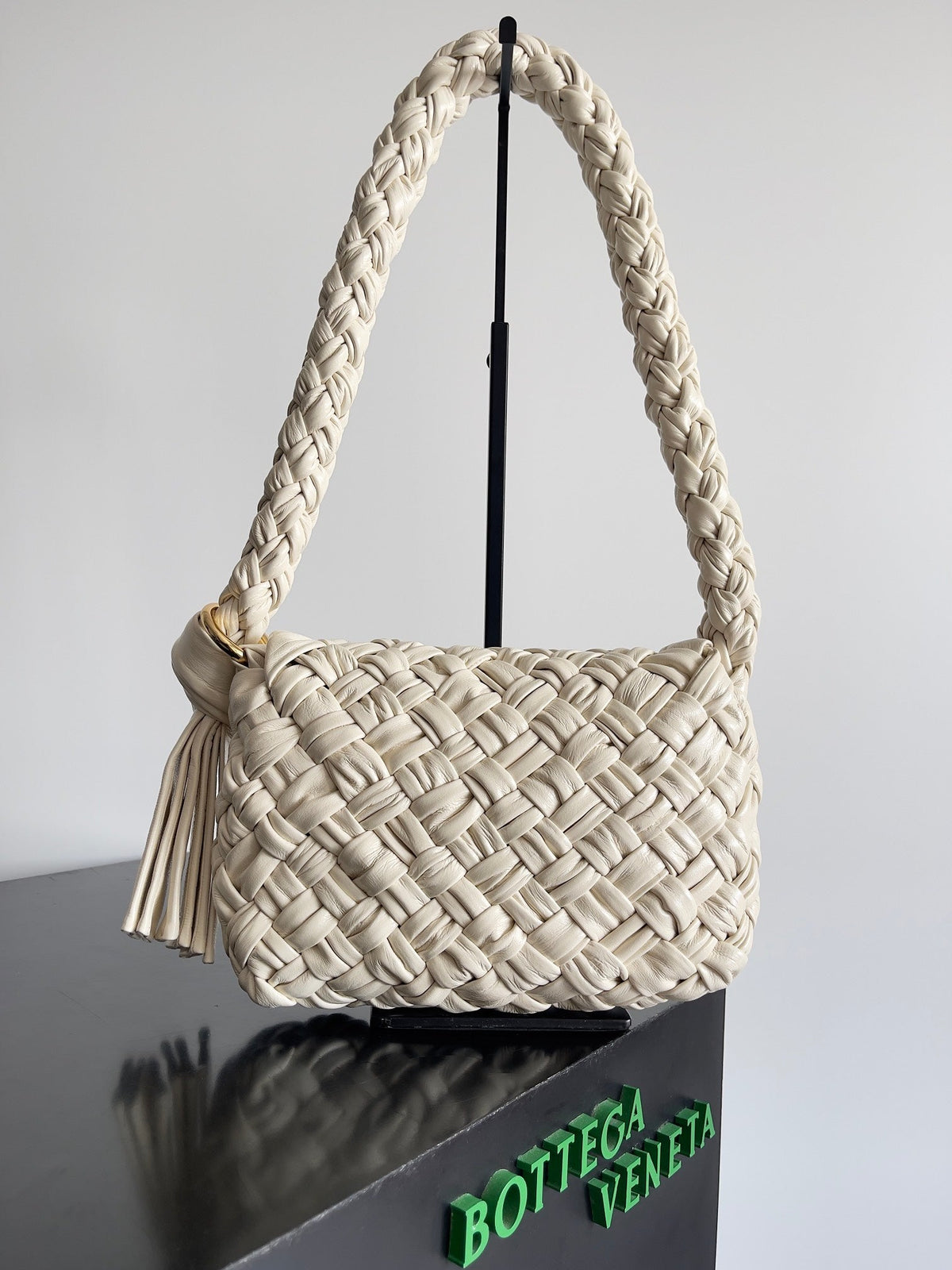 Bottega Veneta Kalimero Città 25 in Off White Calfskin Bag