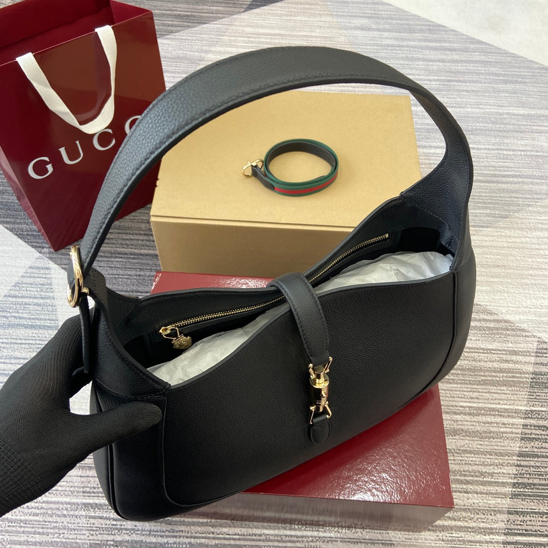 Gucci Jackie Large Shoulder Bag 40 in Black Calfskin Gold Hardware