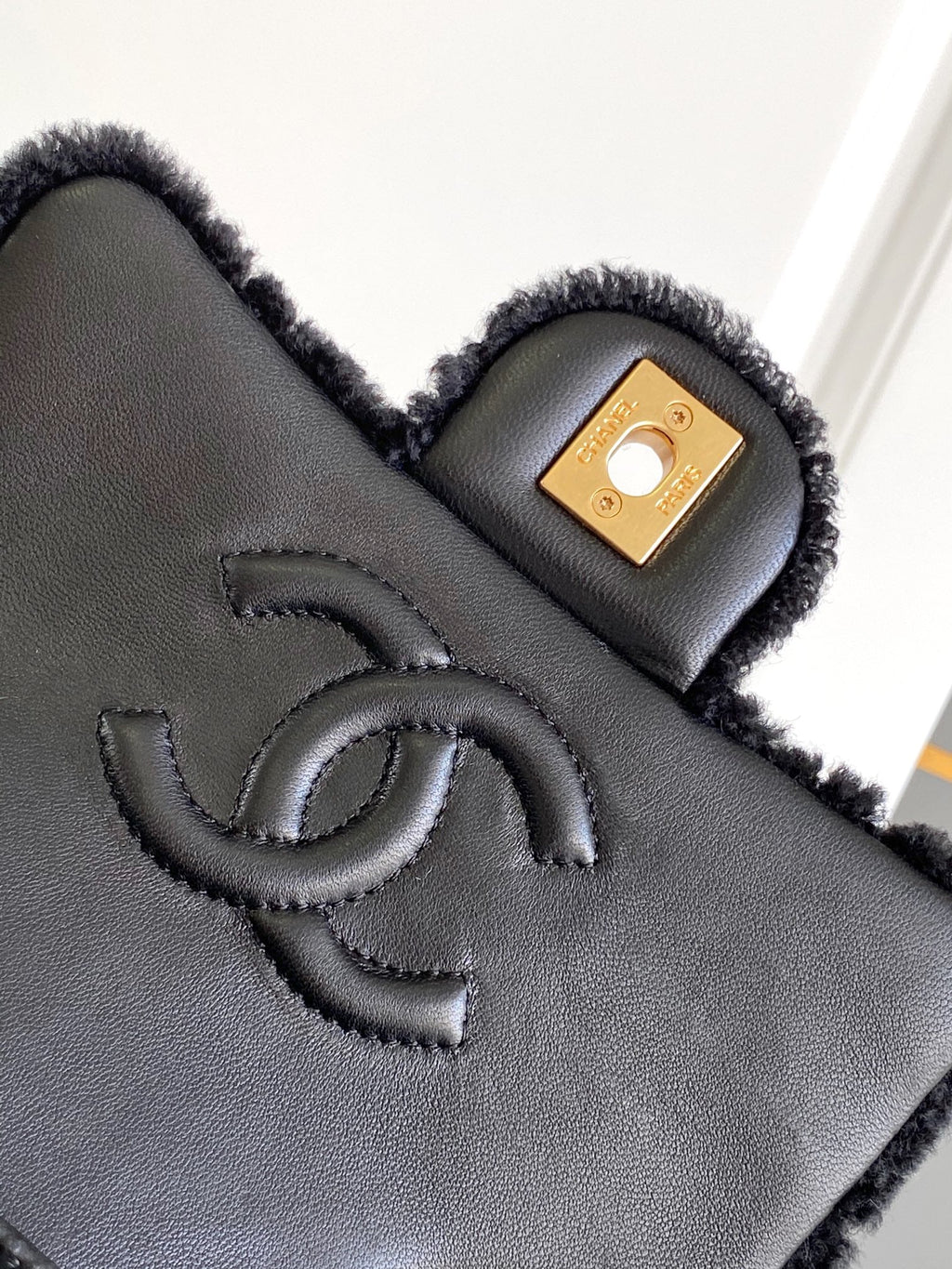Chanel 25S Flap Bag 18 cm in Black Wool and Lambskin