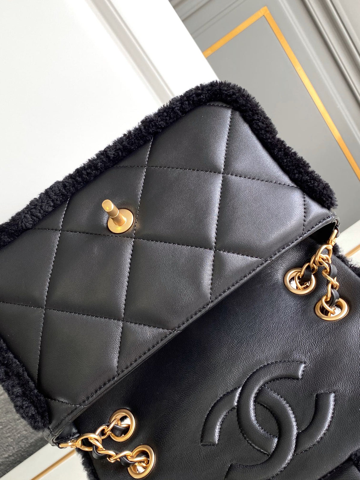 Chanel 25S Flap Bag 23.5 cm in Black Wool and Lambskin