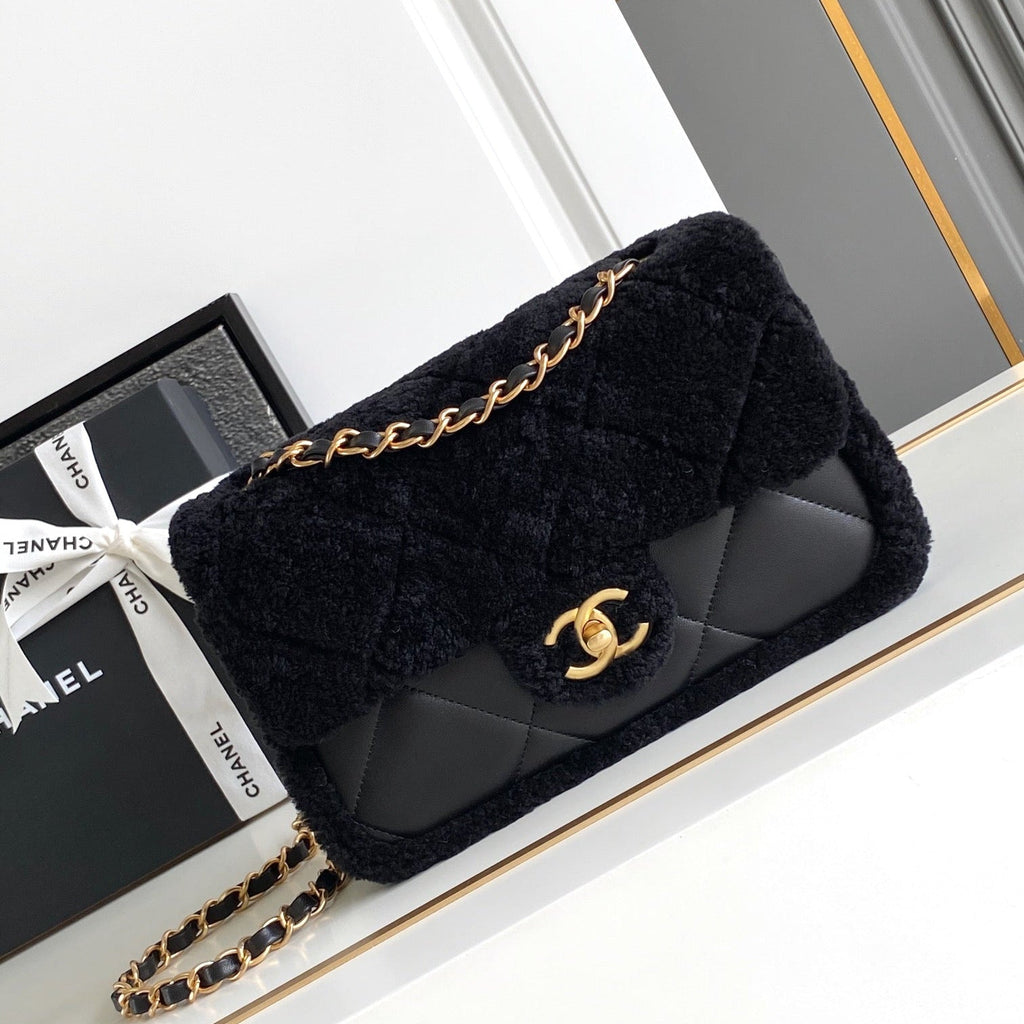 Chanel 25S Flap Bag 23.5 cm in Black Wool and Lambskin