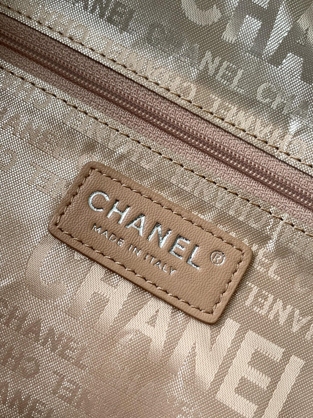 Chanel 25S Hobo Bag 40 cm in Silver Lambskin