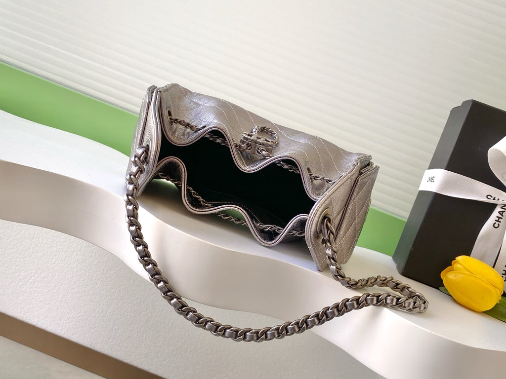 Chanel 25S Hobo Bag 22 in Lilac Silver Metallic Caviar