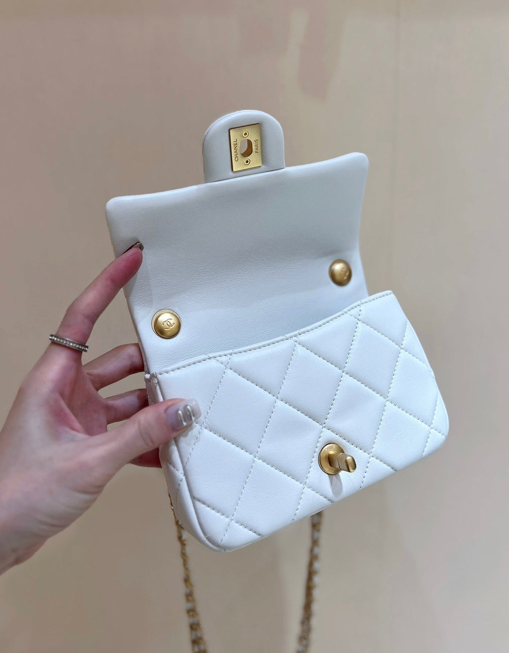 Chanel 25S Crossbody Handbag 17 in White Lambskin Gold Hardware