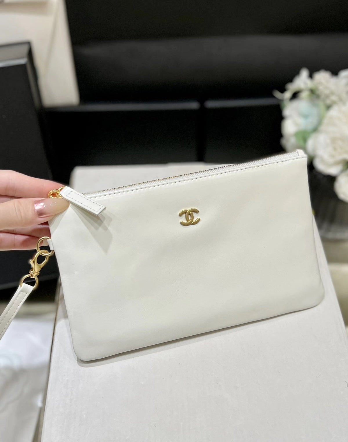 Chanel 19 Hobo Bag 43cm White Goatskin Gold Hardware