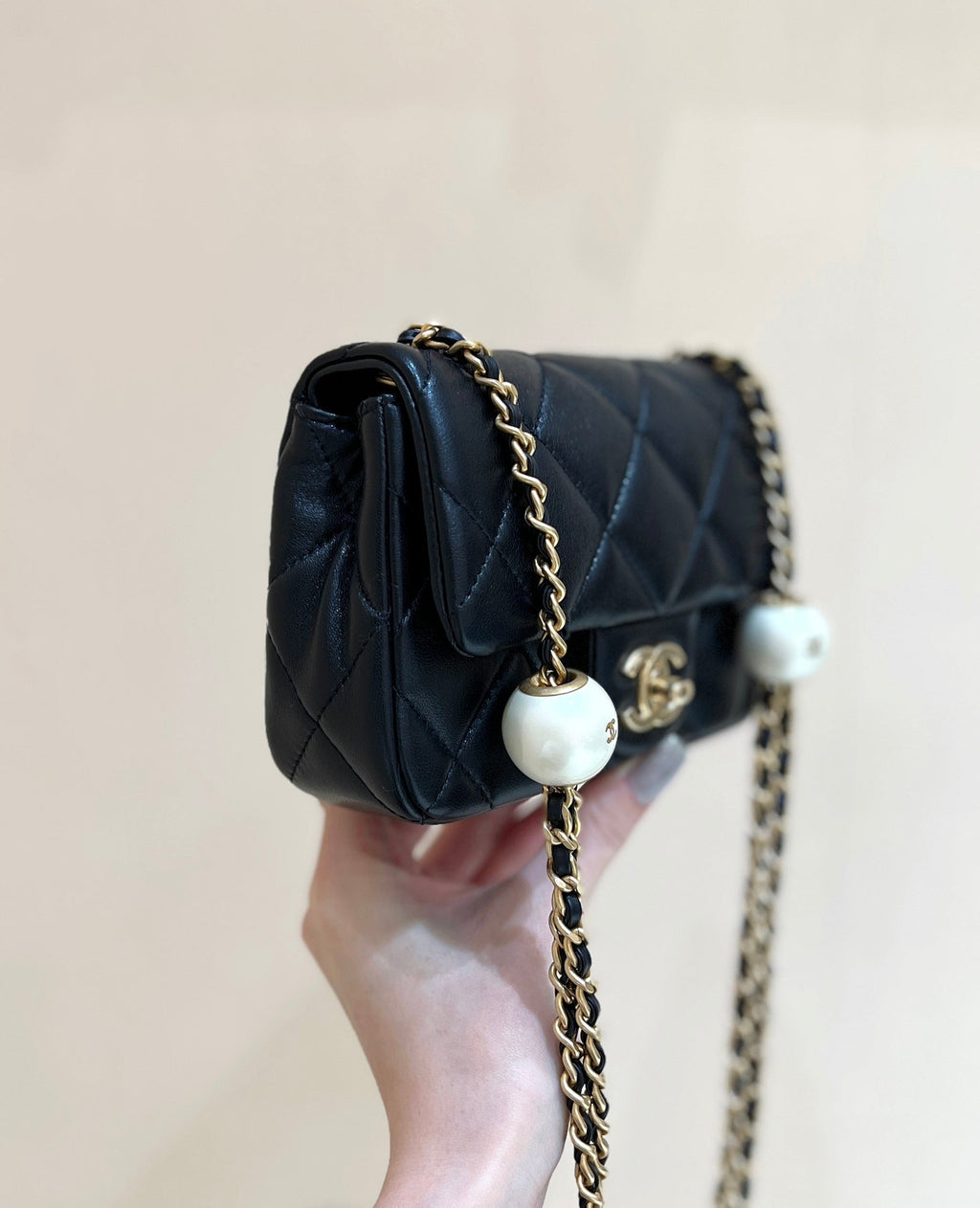 Chanel 25S Crossbody Handbag 17 in Black Lambskin Gold Hardware