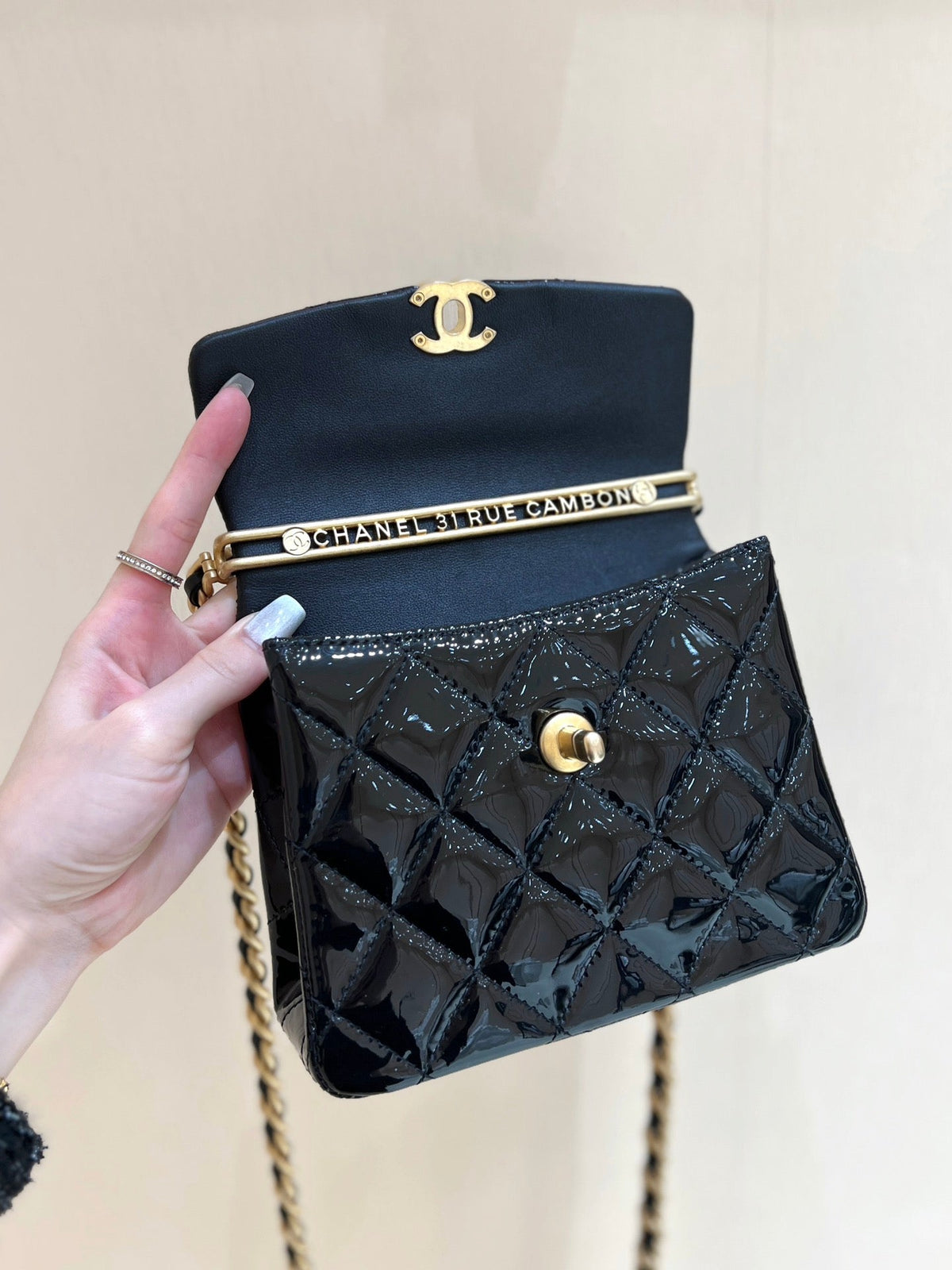 Chanel 25S Tote Crossbody Bag 19 in Black Glossy Leather with Metal Handle