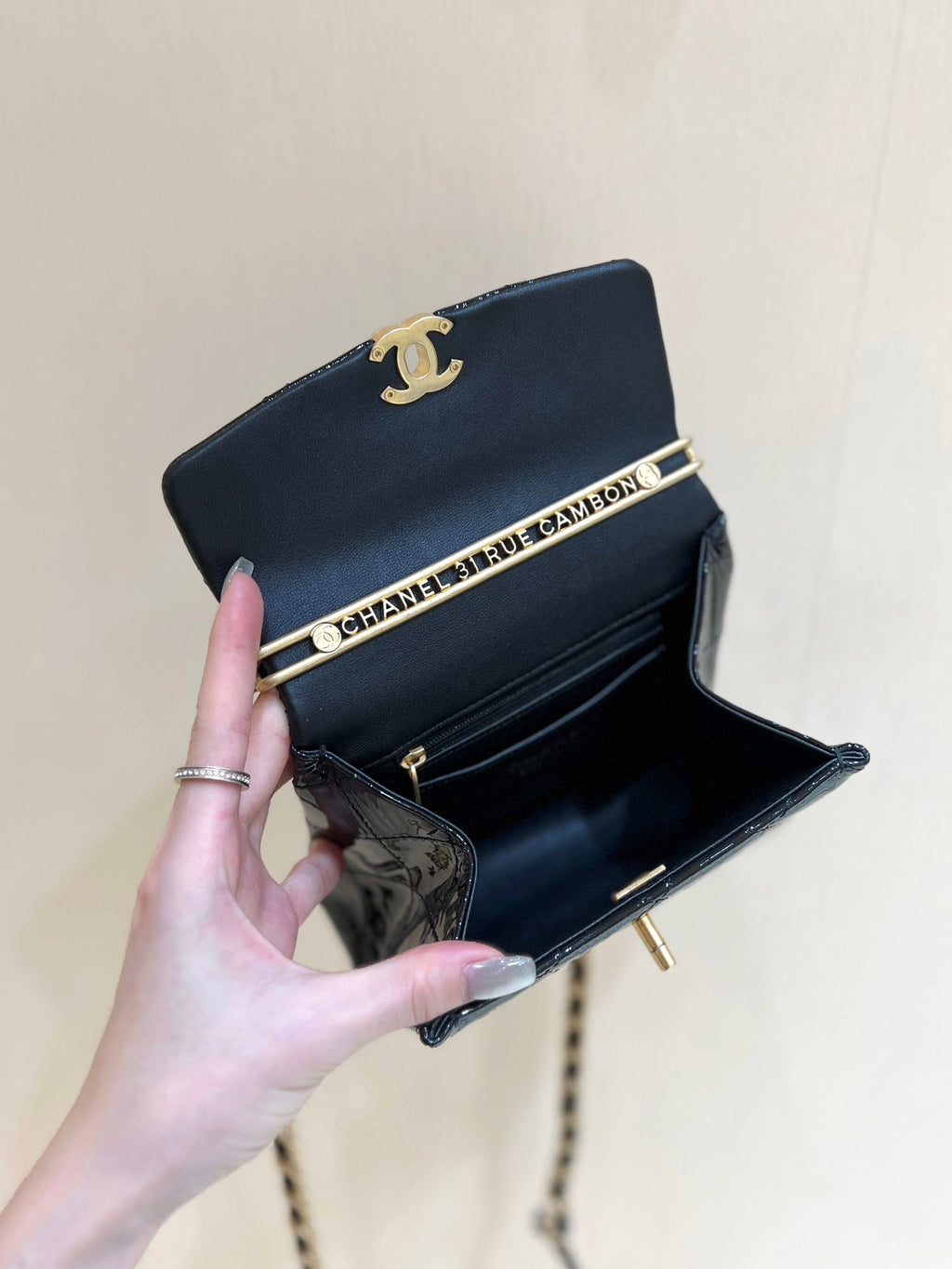 Chanel 25S Tote Crossbody Bag 19 in Black Glossy Leather with Metal Handle