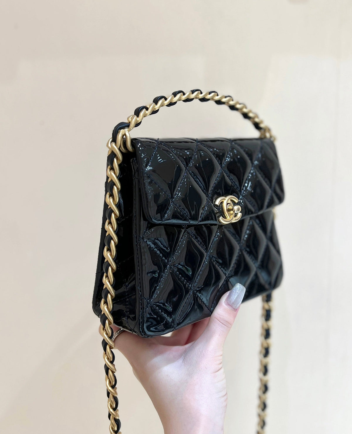 Chanel 25S Tote Crossbody Bag 19 in Black Glossy Leather with Metal Handle