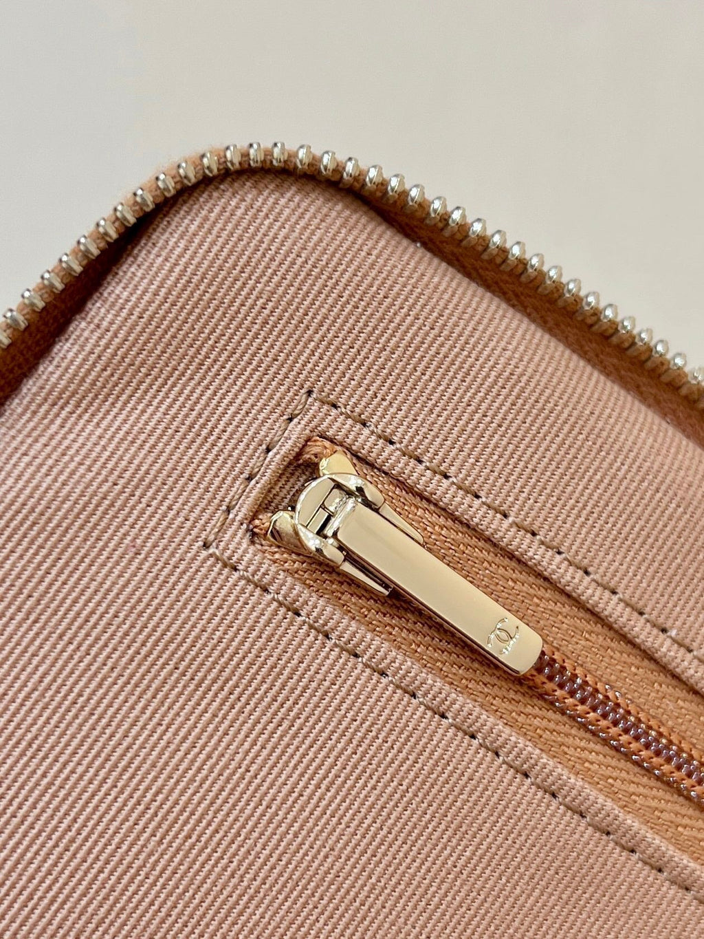 Chanel 25S Vanity Case 23 in Brown Lambskin