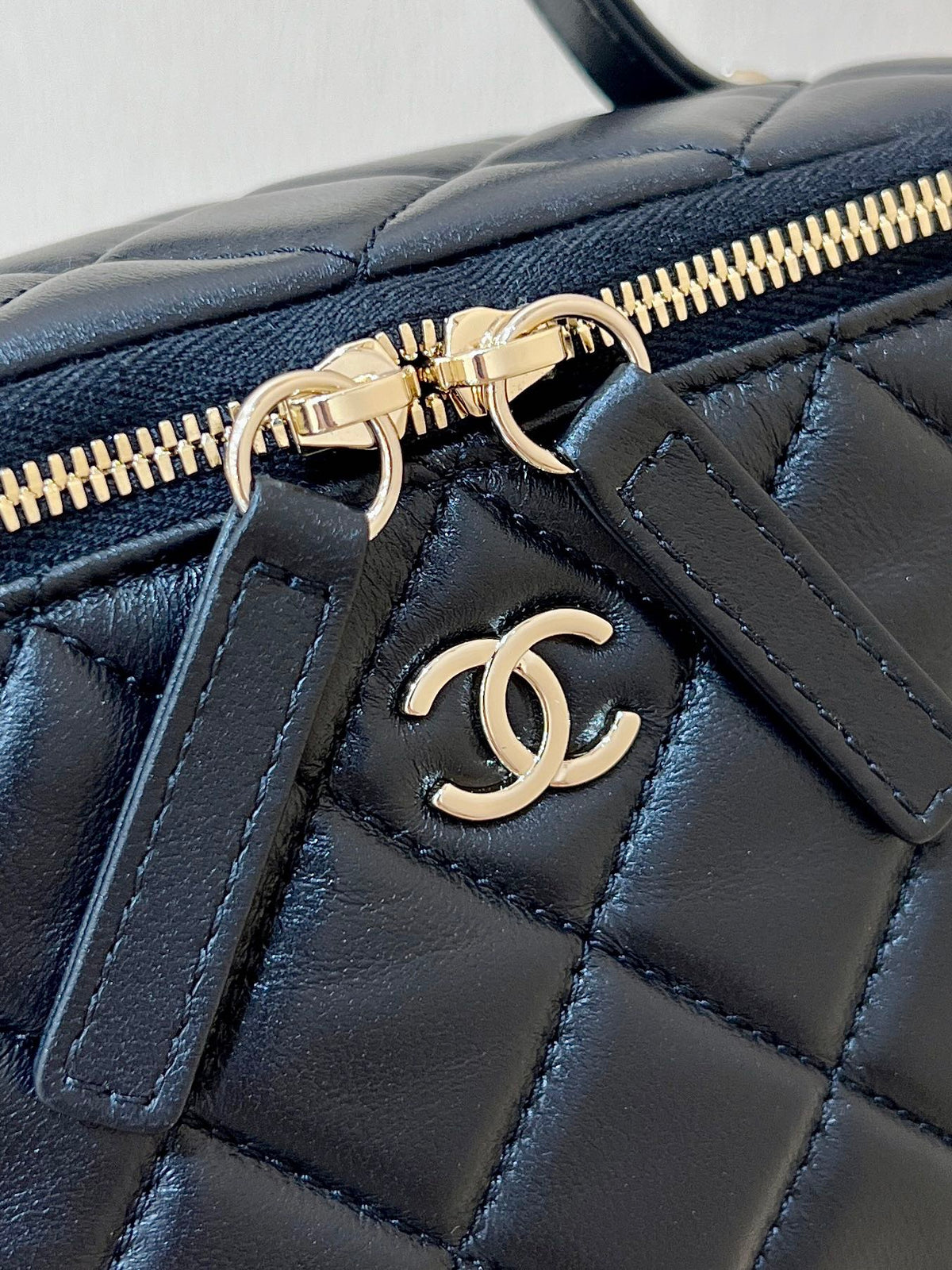 Chanel 25S Vanity Case 23 in Black Lambskin