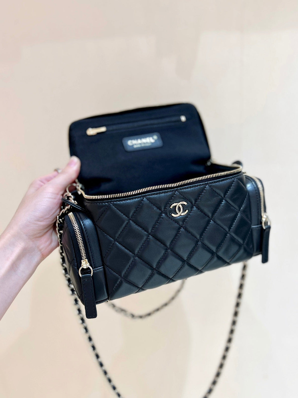 Chanel 25S Vanity Case 23 in Black Lambskin