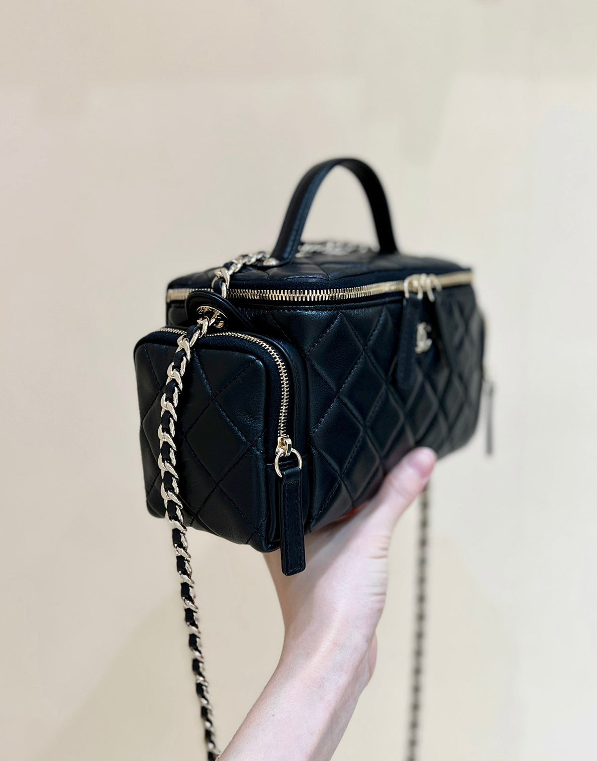 Chanel 25S Vanity Case 23 in Black Lambskin